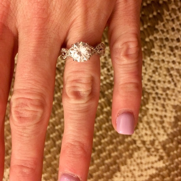 Jewelry - ✨Stunning Engagement Ring✨